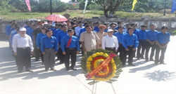 Tuổi trẻ Triệu Phong tổ chức dâng hoa, dâng hương tại Đền thờ Bác Hồ