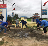Huyện Đoàn Triệu Phong tiến hành tu sửa, nâng cấp và sơn mới công trình Bia di tích Cồn Mụ Bạt tại xã Triệu Độ, huyện Triệu Phong.