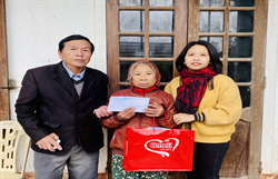 Triệu Phong: Thăm hỏi và tặng quà cho Cựu Thanh niên xung phong