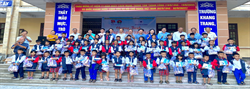 Triệu Phong: Tổ chức chương trình “Cùng em đến trường”  Tuổi trẻ Triệu Phong hướng về biển đảo quê hương